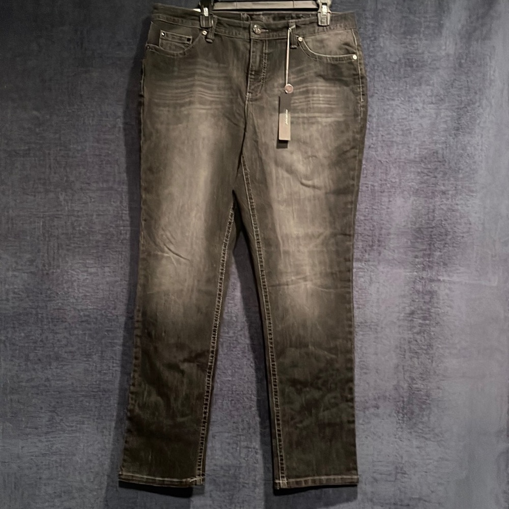 Ladies New Direction Weekend Slimming jeans. Size 16 Straight.